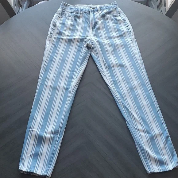 American Eagle Mom Jeans - Picture 14 of 14